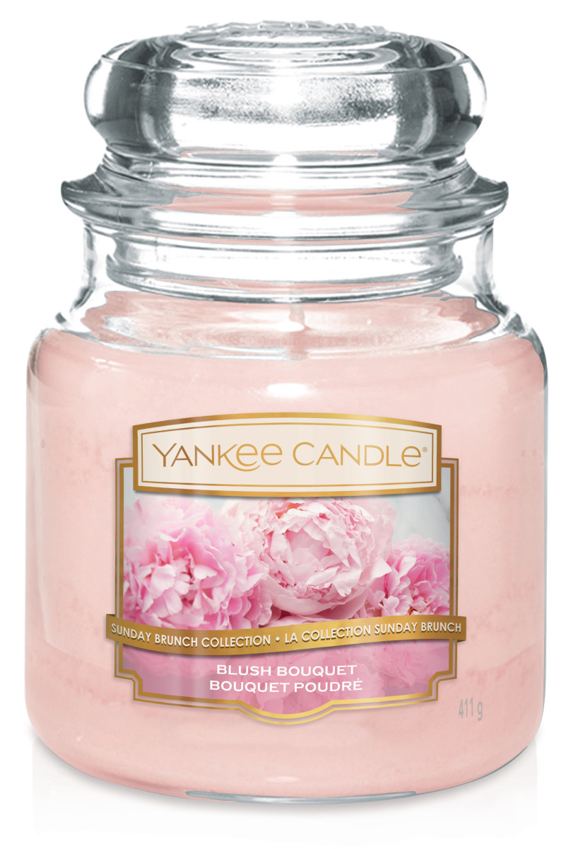Vonná svíčka Yankee Candle střední Blush bouquet