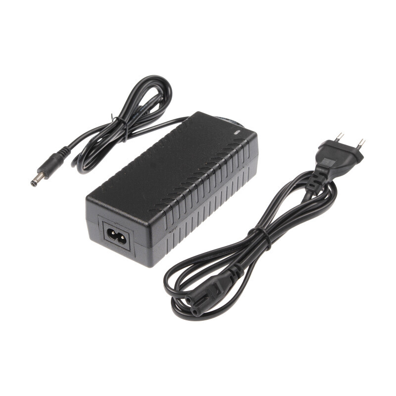 LED zdroj 24V 96W zásuvkový