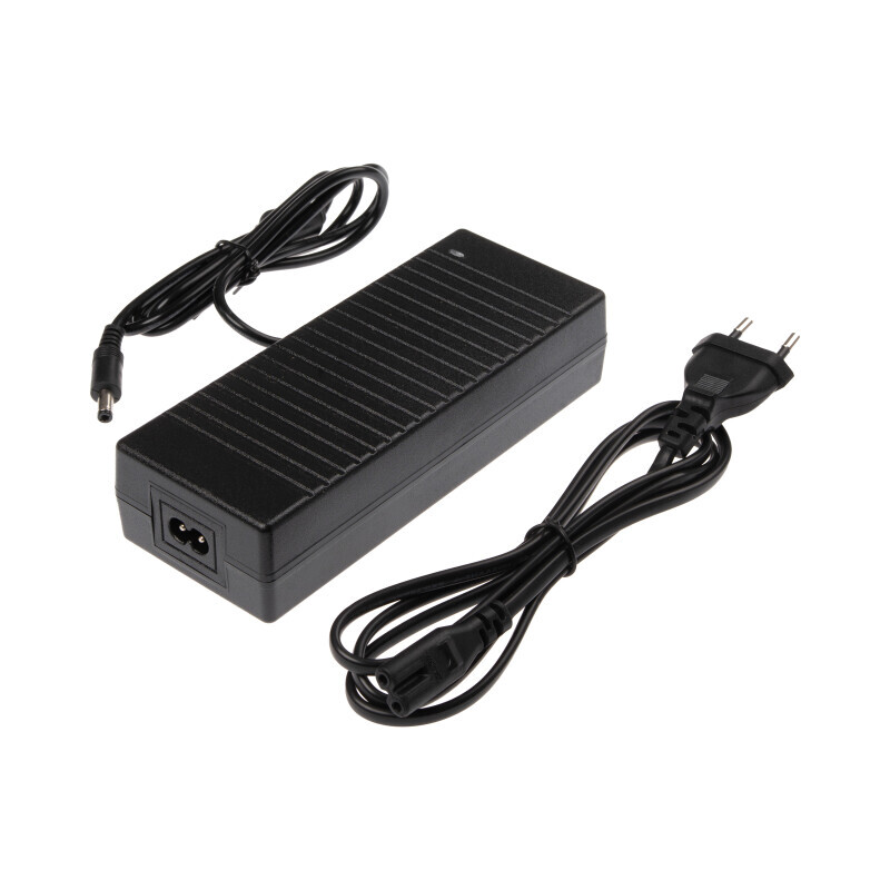 LED zdroj 24V 120W zásuvkový