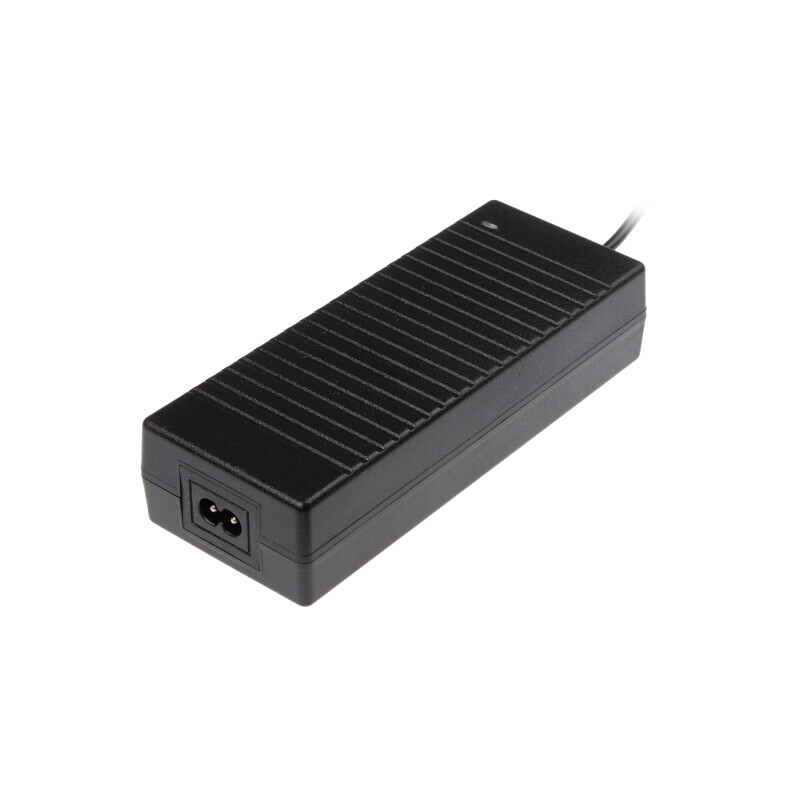 LED zdroj 24V 120W zásuvkový