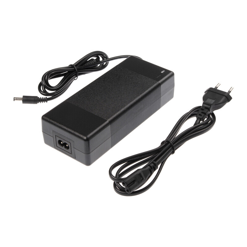 LED zdroj 24V 192W zásuvkový