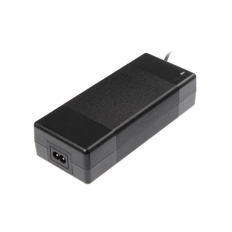 LED zdroj 24V 192W zásuvkový
