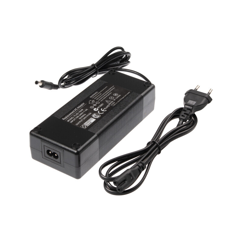 LED zdroj 24V 192W zásuvkový