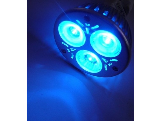 Barevná LED žárovka E27