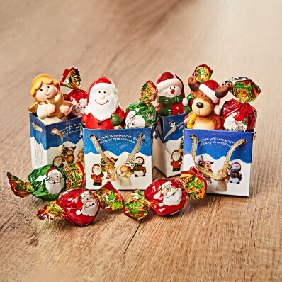 4 vánoční tašky s figurkou a čokoládovou kuličkou