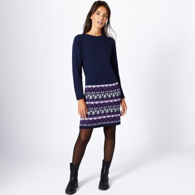 Jednobarevné pulovrové šaty se žakárovým vzorem