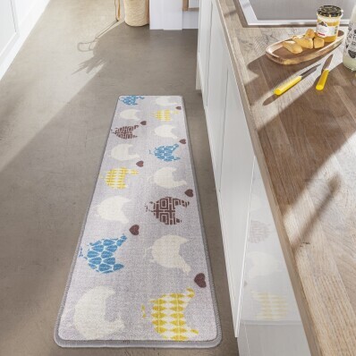Kuchynský koberec s motívom sliepočiek a sŕdc