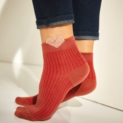 Súprava 3 párov vrúbkovaných nízkych ponožiek s trblietavým 3D motívom srdiečka