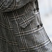 Široký kabát s kockovaným vzorom