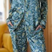 Saténové pyžamo s kašmírovým vzorom