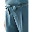 Pantaloni confecționați din crep aerisit cu centură cu sclipici, uni sau cu imprimeu