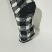 Papučové ponožky s kožušinovou imitáciou a kockovaným dizajnom