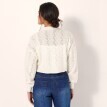 Krótki sweter zapinany na guziki z oryginalnym wzorem