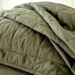 Egyszínű steppelt ágytakaró geometrikus mintával