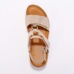 Kožené lesklé sandále na suchý zips a klinovom podpätku