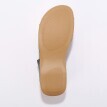 Kožené lesklé sandály na suchý zip a klínovém podpatku