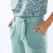 Pantaloni largi de culoare solidă cu curea