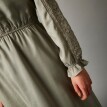 Długa sukienka w jednolitym kolorze z makramą i angielskim haftem