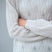 Koronkowy sweter z długim rękawem