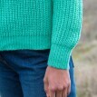 Luźny moherowy sweter z dekoltem w serek