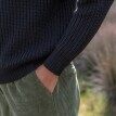 Luźny moherowy sweter z dekoltem w szpic