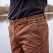 Chino nohavice s pružným pásom na bokoch