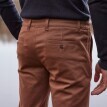 Chino nohavice s pružným pásom na bokoch