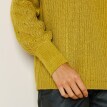 Moherowy sweter z dekoltem w szpic