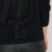 Dzianinowy sweter z włosiem i koronką na plecach