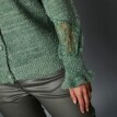 Sweter zapinany na guziki z haftowanym tiulem