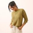 Sweter z warkoczowym wzorem