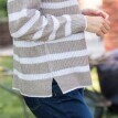 Csíkos pulóver egyszínű mintával