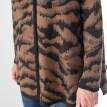 Paleto sveter s motívom zvieracej srsti a zapínaním na gombík