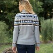 Zapinany sweter z żakardowym wzorem i miękką podszewką