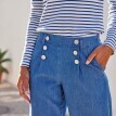 Široké džínsy v námorníckom štýle s gombíkm
