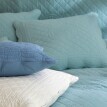 Jednofarebná prešívaná prikrývka na posteľ Cassandre