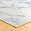 Vinylový koberec s motivem bílého mramoru