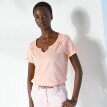 Jednobarevné tričko s tuniským výstřihem