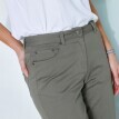 Pantaloni lungi și înguste