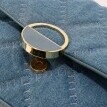 Prošívaná kabelka v džínovém vzhledu