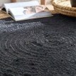 Dvojfarebný okrúhly jutový koberec