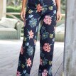 Saténové široké pyžamové nohavice s potlačou kvetín
