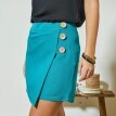 Jednofarebné sukňové šortky so zavinovacím efektom na gombíky