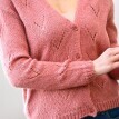 Široký ažurový sveter na gombíky