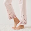 Pantaloni lungi de pijama cu imprimeu floral la capetele picioarelor