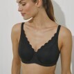 Sutien Amourette Triumph® semipadded din tricot și dantelă, cu armătură