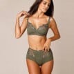 Přiléhavá podprsenka „Rima“ zn. Confidence Lingerie® z mikrovlákna a krajky, bez kostic