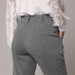 Pantaloni chino din tricot Milano cu model în oase