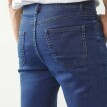 Rovné džíny s 5 kapsami ze strečového denimu, měříte-li více než 178 cm, vnitřní délka nohavic 82 cm