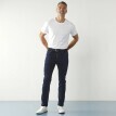 Rovné džíny s 5 kapsami ze strečového denimu, měříte-li mezi 170 až 178 cm, vnitřní délka nohavic 77 cm